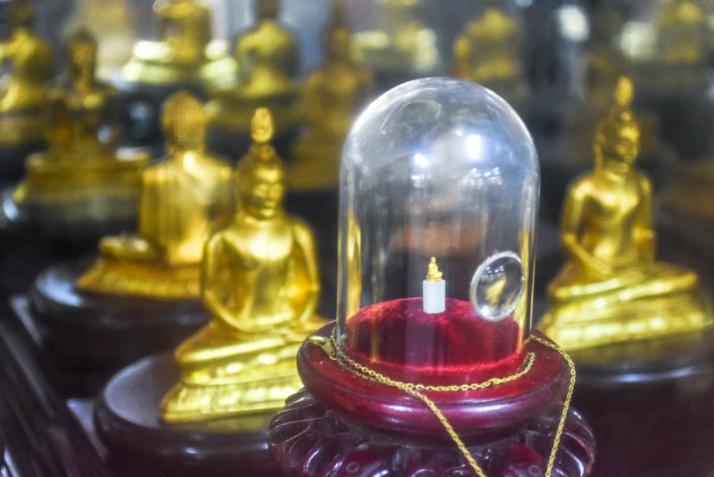 Gangaramaya Temple - smallest buddha statue in the world