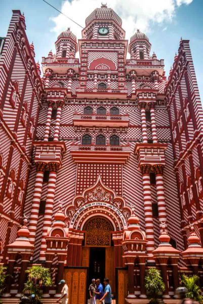 Jami Ul-Alfar Mosque (Red Mosque)