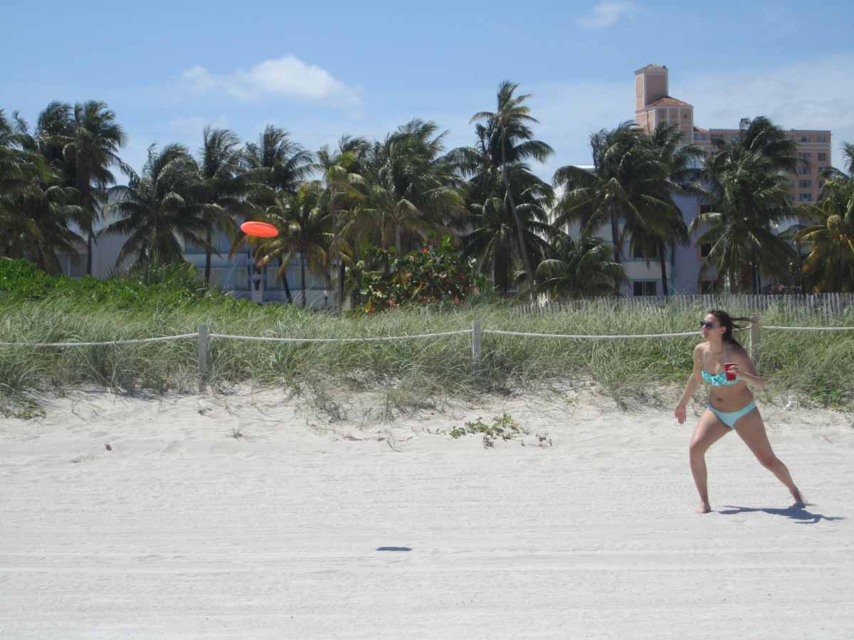 Ana knows how it's done: frisbee in one hand, beer in the other