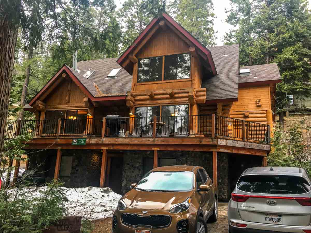 Tioga Logs cabin in Yosemite West