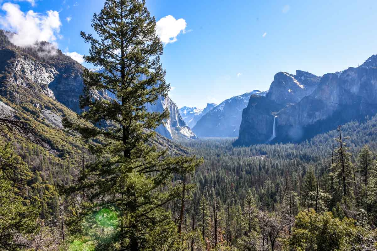 Tunnel View in Yosemite National Park. Bridalveil Falls to the right